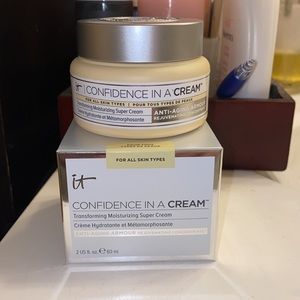 IT cosmetics confidence in a cream